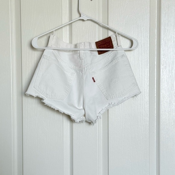 LEVI’S : Distressed off white Jean Shorts - Size 24 W - Picture 3 of 6